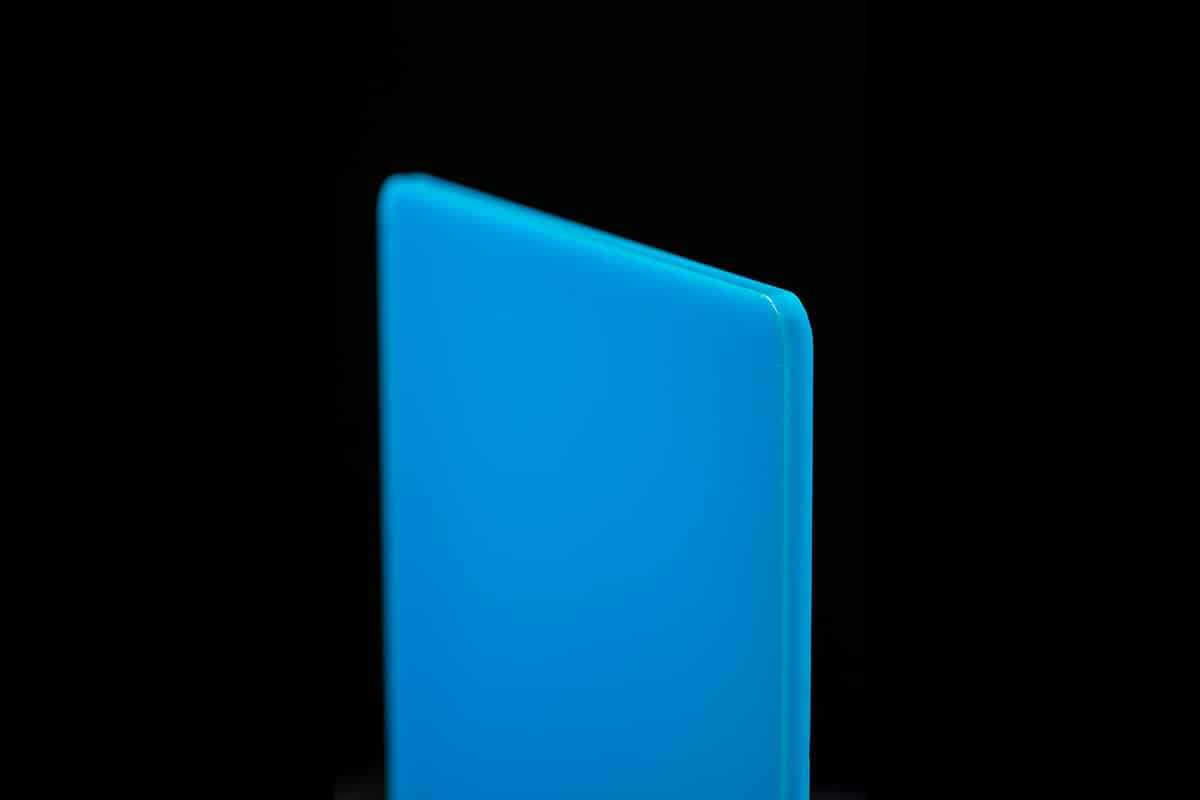 Acrilico en color azul con corte redondeado | Acrilfrasa.mx
