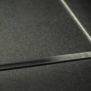 La lámina de acrílico extruido es útil para publicidad, anuncios iluminados. Es una lámina económica y versátil.